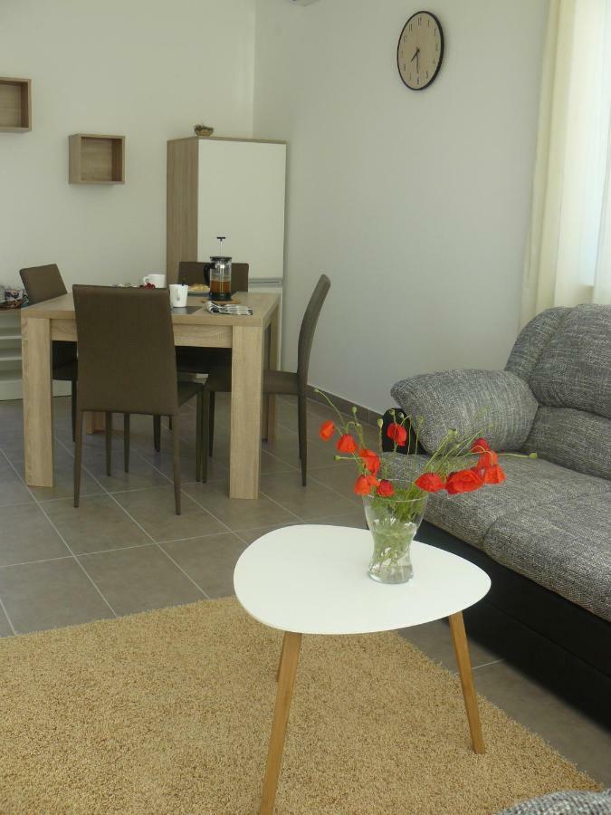 Our Nest Accommodation Privlaka  Esterno foto